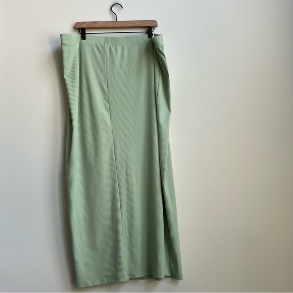 NWT Eloquii Women's Green Ribbed Slit Leg Pull On-Long Stretch Maxi Skirt 22-24 - Picture 7 of 13